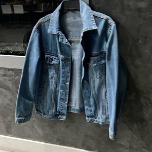 Denim jacket size medium used few times in great condition
